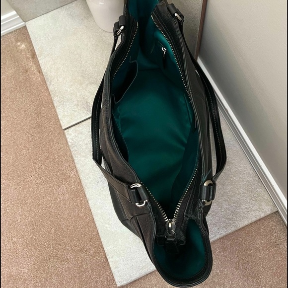 VGUC Coach authentic leather bag. 17 x 9h x 6w”. 9” drop handles. - Picture 3 of 4